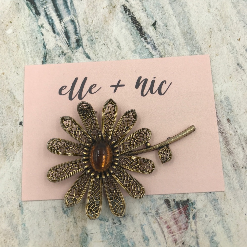 Mode-Art Flower Brooch